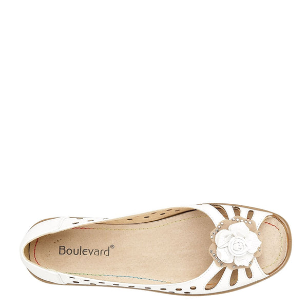 Boulevard L 515 Punched Open Toe Flower Sandals